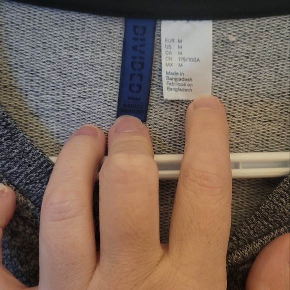 H&M Sweater - Picture 2 of 3